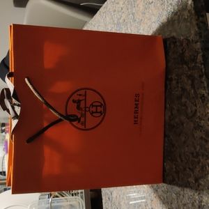 Hermes shopping bag and gifting ribbon! Medium sized bag, minor creases !